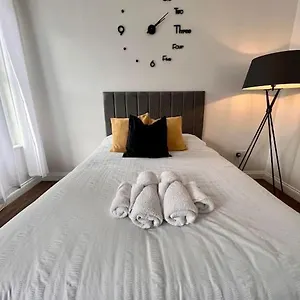 Apartment The Bohemian - In The Heart Of Abnb, Southend-on-Sea