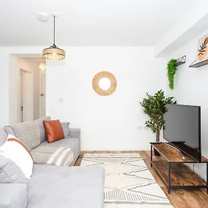 Apartment Family Comfort -, Southend-on-Sea