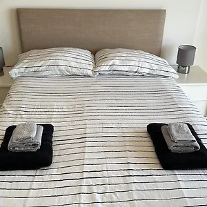 Apartment Modern 2 Bed Flat With Balcony, Southend-on-Sea
